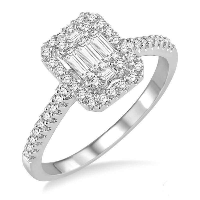 Sqare cut diamond engagement ring