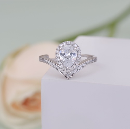 pear cut diamond ring