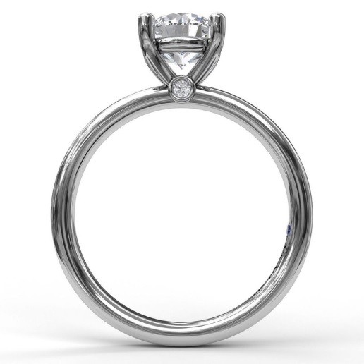 Fana Classic Round Solitaire Engagement Ring