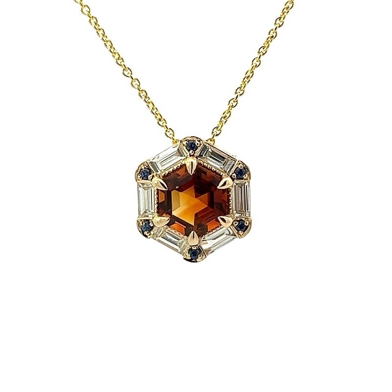 Hexagon Spirit Pendant in Yellow Gold