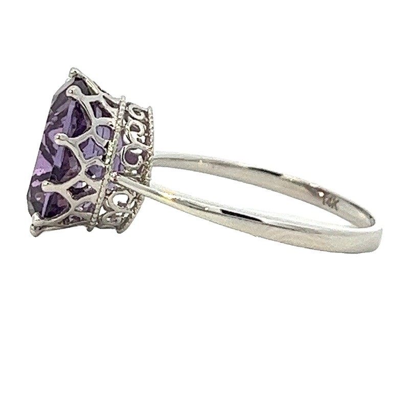 14W Oval Amethyst Ring