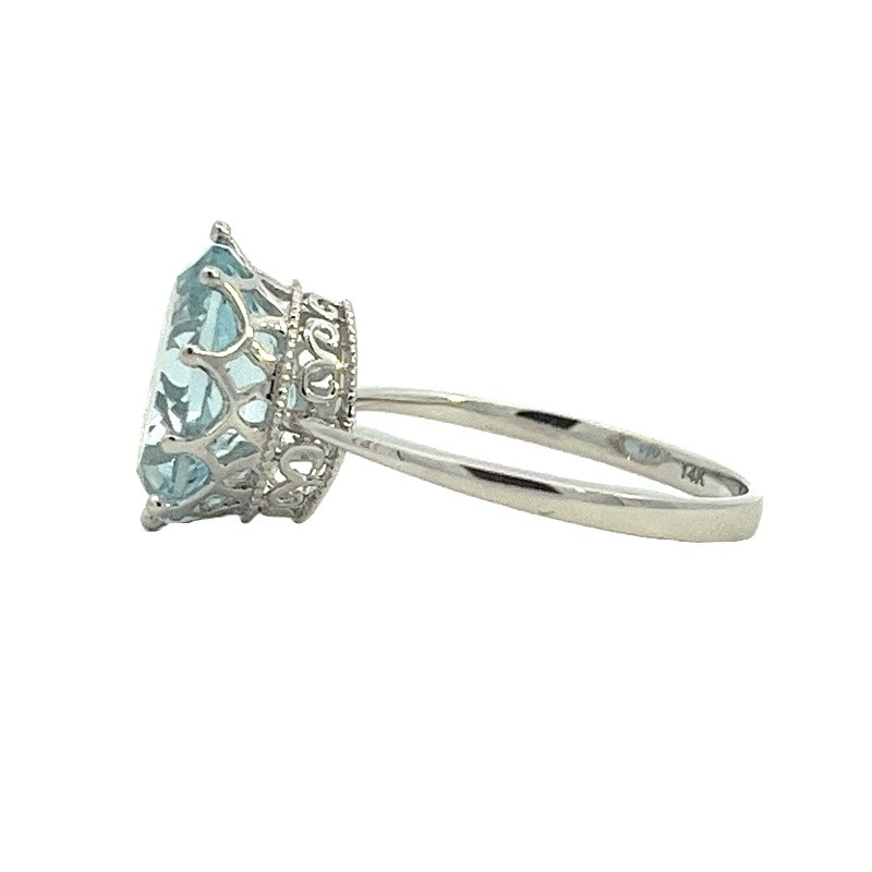 14W Oval Aquamarine Ring